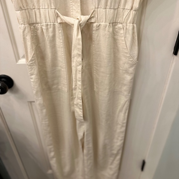 Universal Threads Cream Button Up Jumpsuit sz 8 - Picture 3 of 5